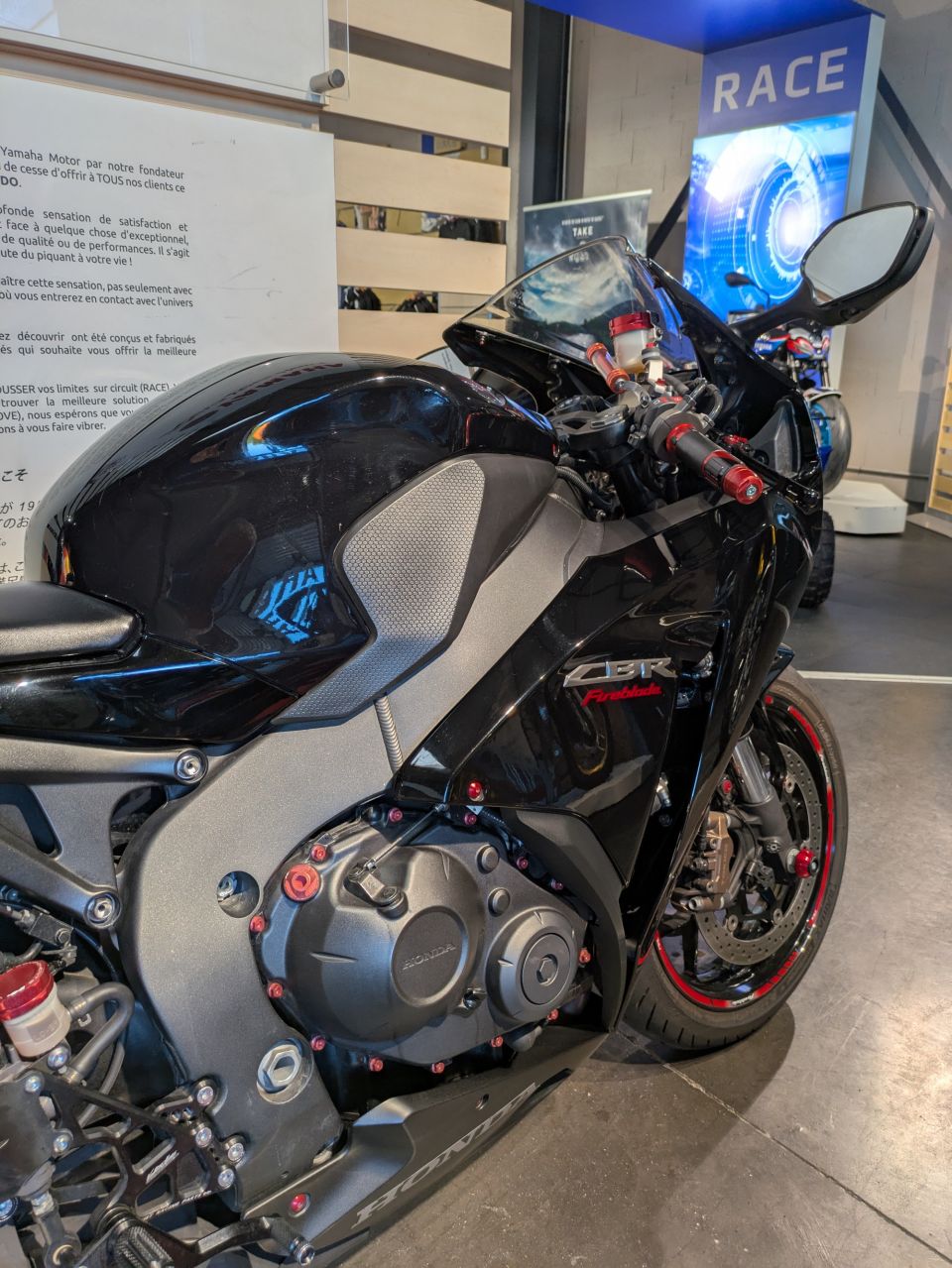 HONDA CBR 1000 FIREBLADE 4