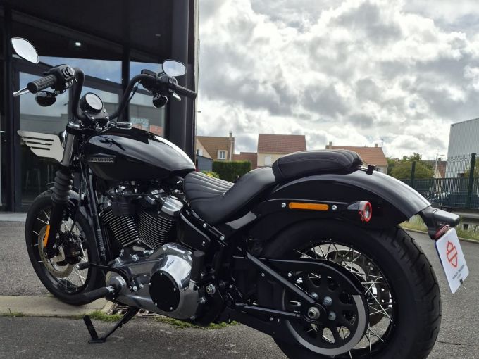 HARLEY-DAVIDSON Street bob 1923 4