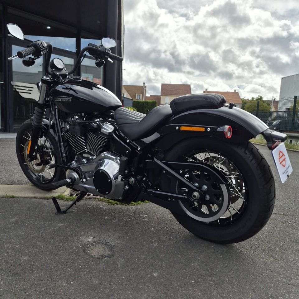 HARLEY-DAVIDSON Street bob 1923 4