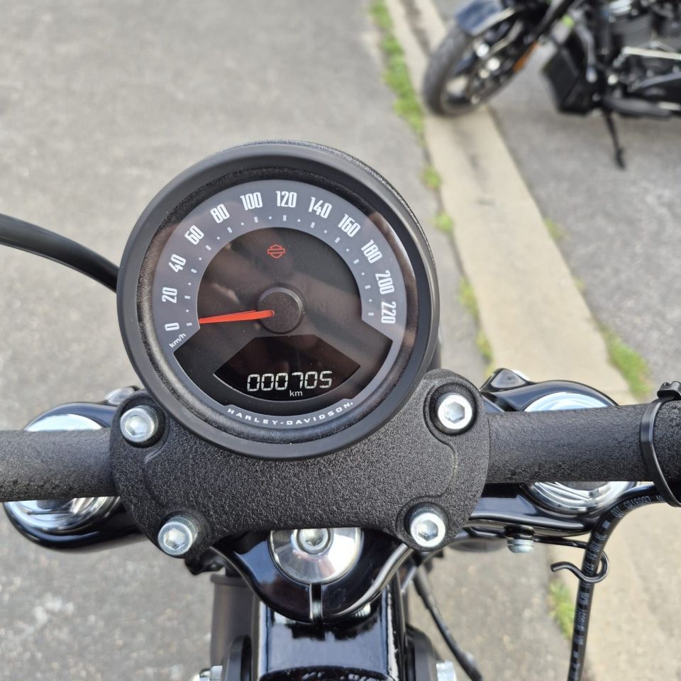 HARLEY-DAVIDSON Street bob 1923 4