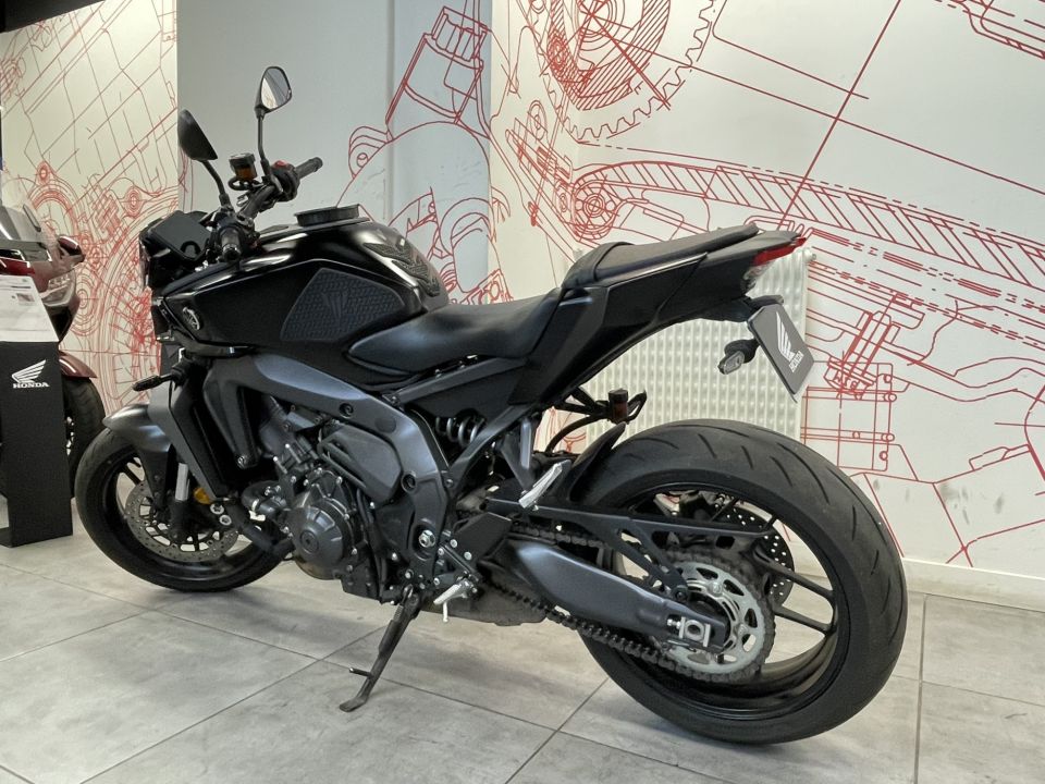 YAMAHA MT-09  Y-AMT 4