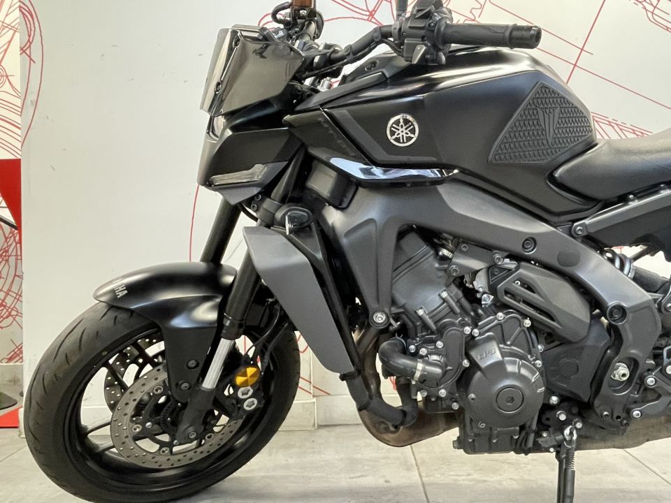 YAMAHA MT-09  Y-AMT 4