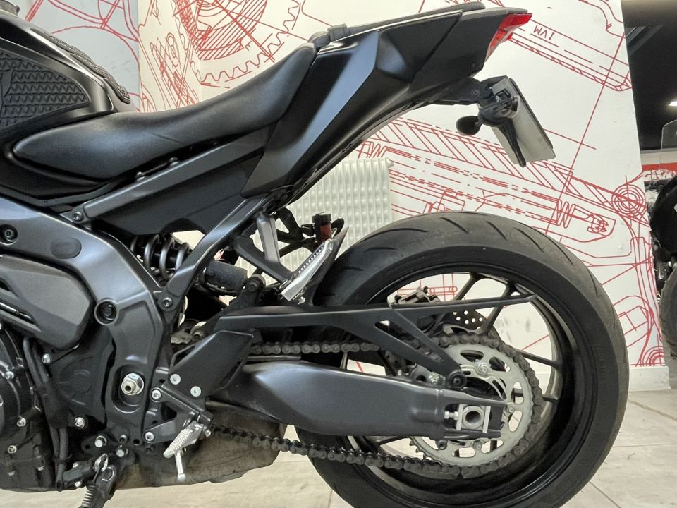 YAMAHA MT-09  Y-AMT 4