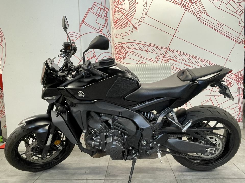 YAMAHA MT-09  Y-AMT 4