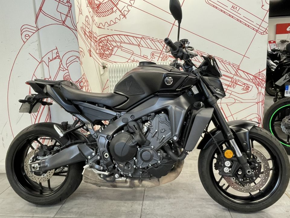 YAMAHA MT-09  Y-AMT 4
