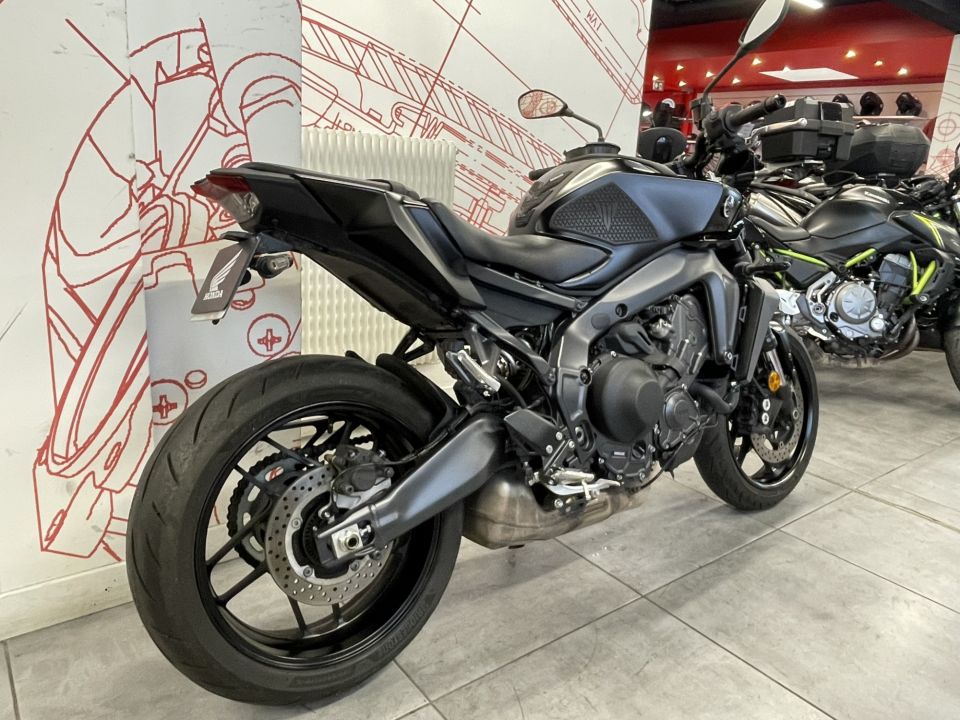 YAMAHA MT-09  Y-AMT 4