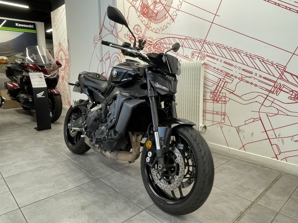 YAMAHA MT-09  Y-AMT 4