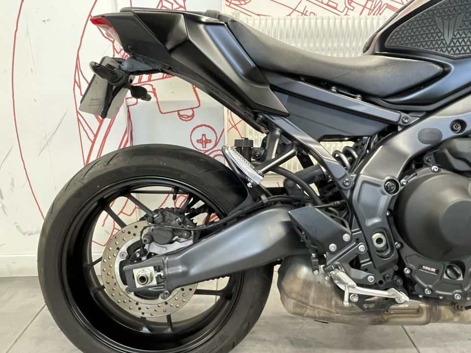 YAMAHA MT-09  Y-AMT 4