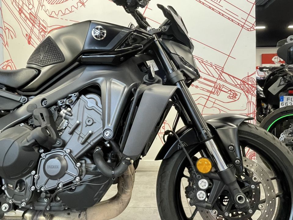 YAMAHA MT-09  Y-AMT 4