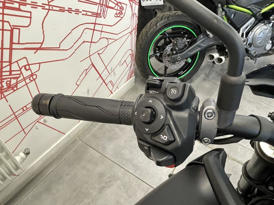 YAMAHA MT-09  Y-AMT 4