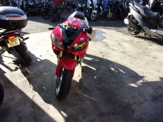 YAMAHA YZF 1000 R1 4