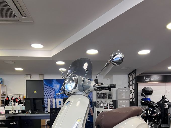 VESPA PRIMAVERA 125 4