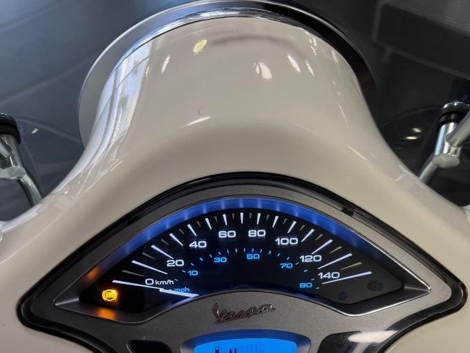 VESPA PRIMAVERA 125 4