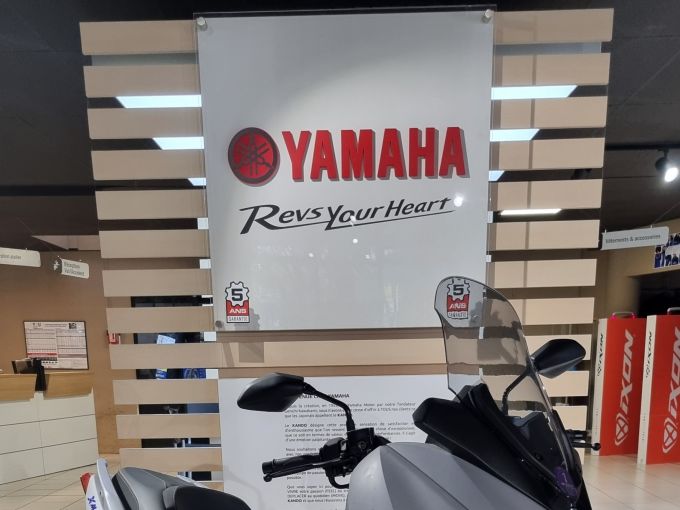 YAMAHA XMAX 125 4