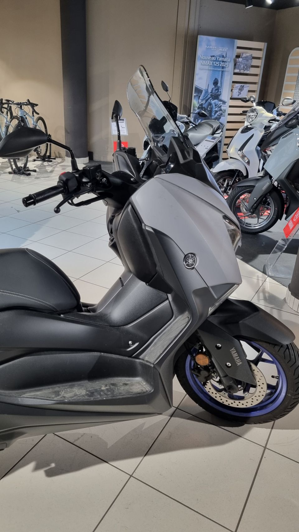 YAMAHA XMAX 125 4