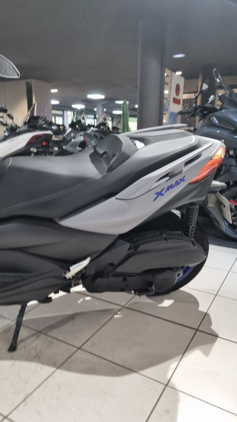 YAMAHA XMAX 125 4