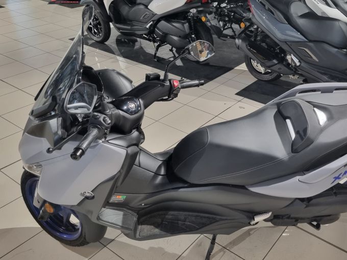YAMAHA XMAX 125 4