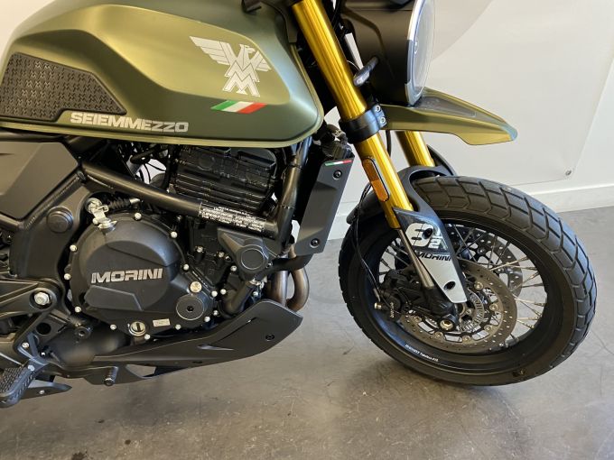 MOTO MORINI SEIEMMEZZO SCR 650 4