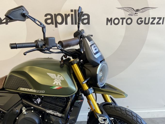 MOTO MORINI SEIEMMEZZO SCR 650 4