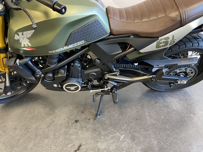 MOTO MORINI SEIEMMEZZO SCR 650 4