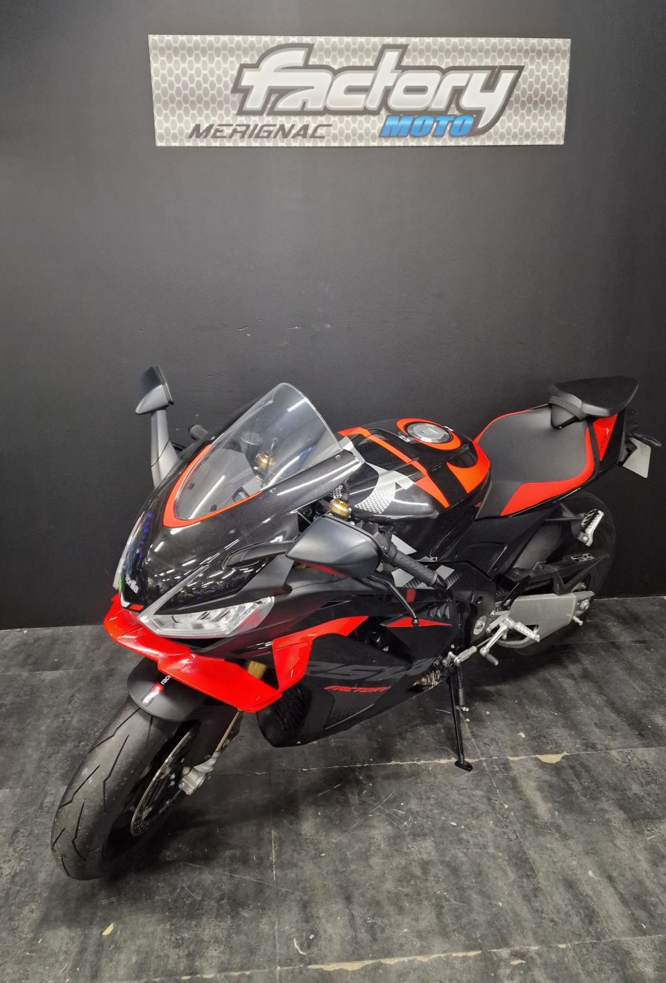 APRILIA RSV4 1100 FACTORY 4