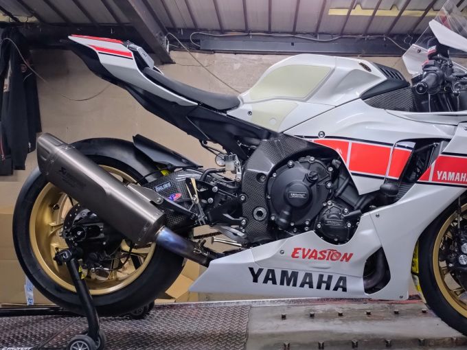 YAMAHA YZF-R1 WORLD GP 60TH ANNIVERSARY 4