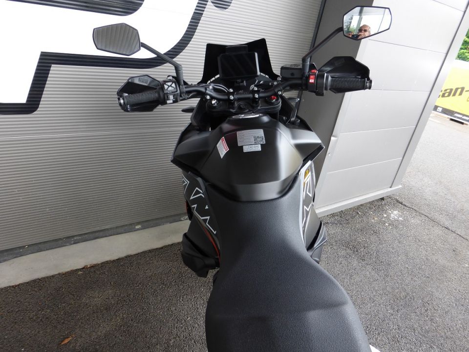 KTM 890 SMT 2023 IMMATRICULEE 2025 NEUVE 4