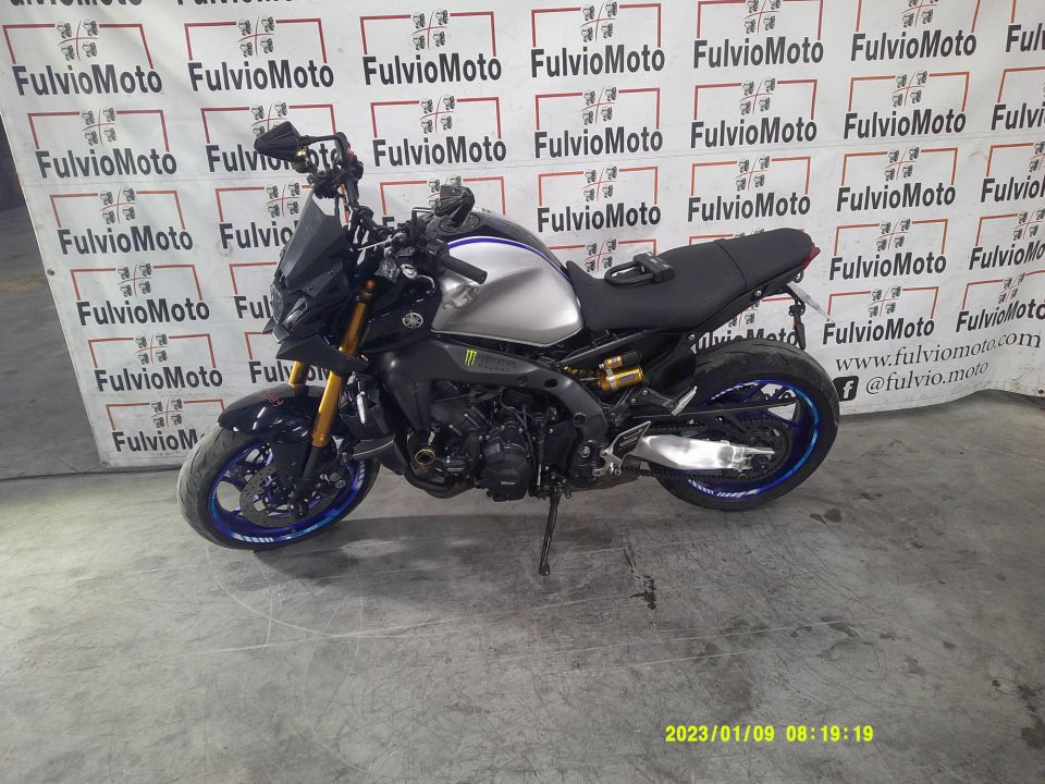 YAMAHA MT-09 4