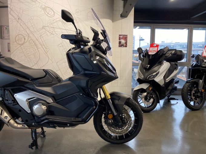 HONDA X-ADV 4
