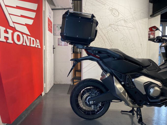 HONDA X-ADV 4