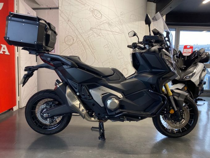 HONDA X-ADV 4