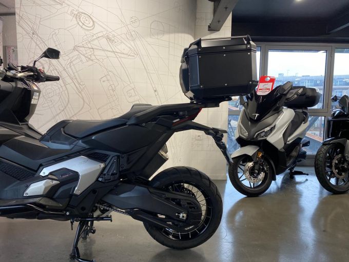 HONDA X-ADV 4