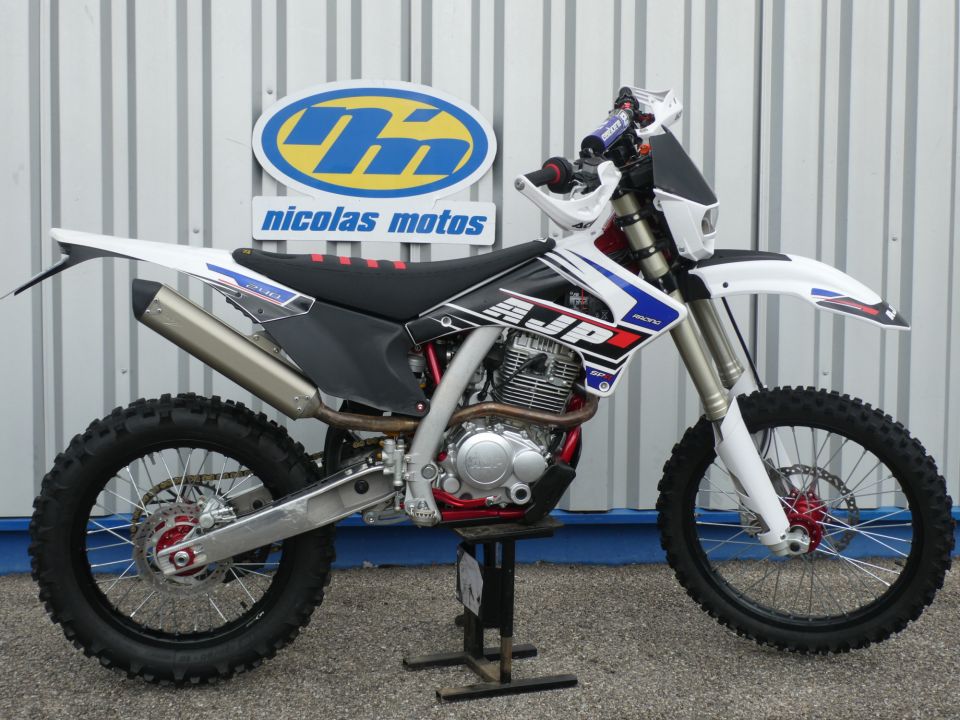 AJP 240 SPR EXTREME 4