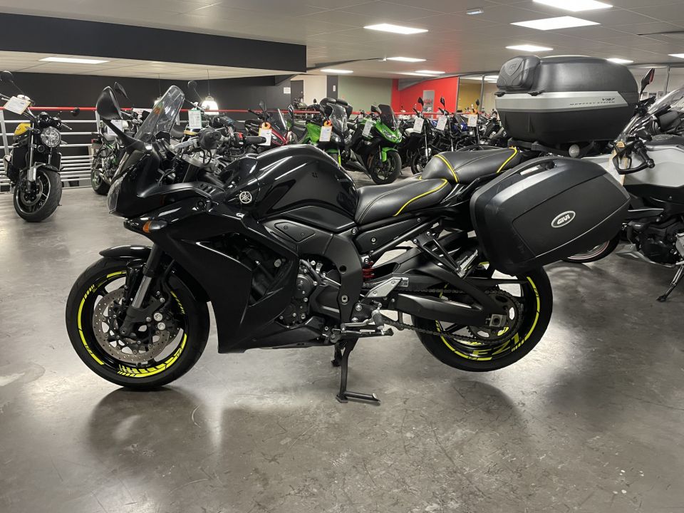 YAMAHA FZ1 FAZER 4