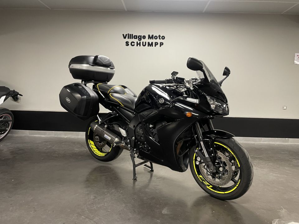 YAMAHA FZ1 FAZER 4