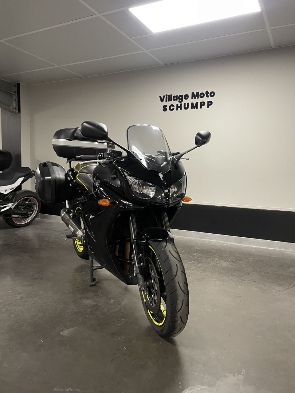 YAMAHA FZ1 FAZER 4