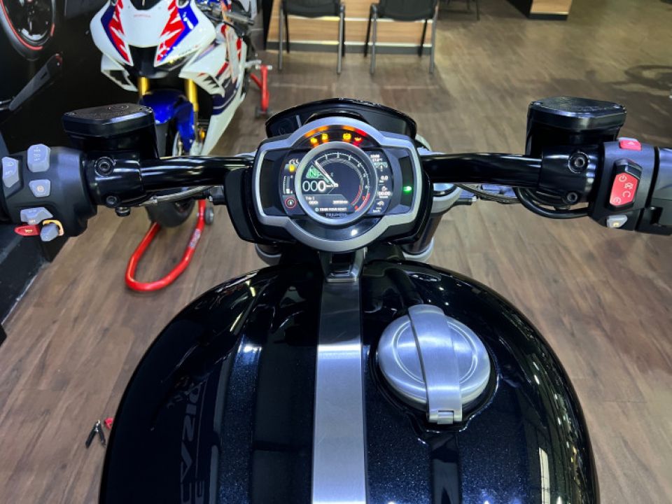 TRIUMPH ROCKET 3 R 4