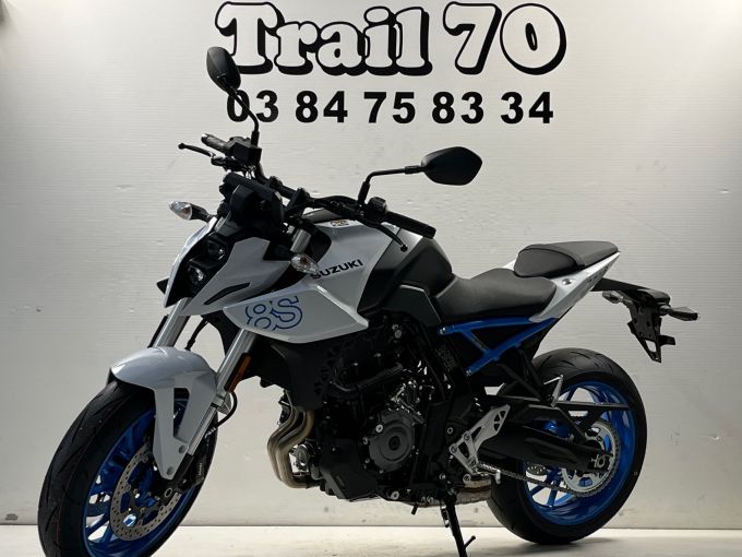 SUZUKI GSX-8S 4