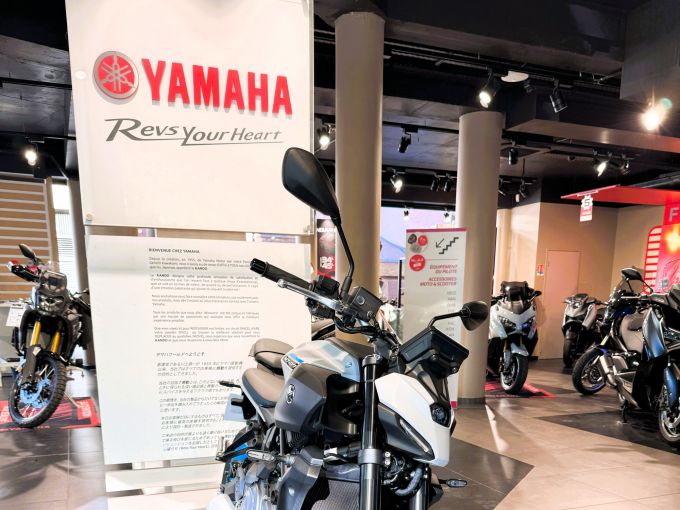 YAMAHA MT-07 Y-AMT 4