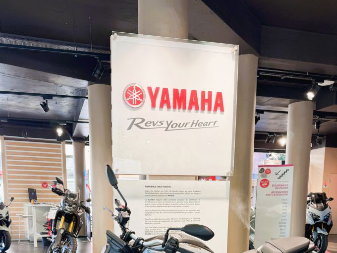 YAMAHA MT-07 Y-AMT 4