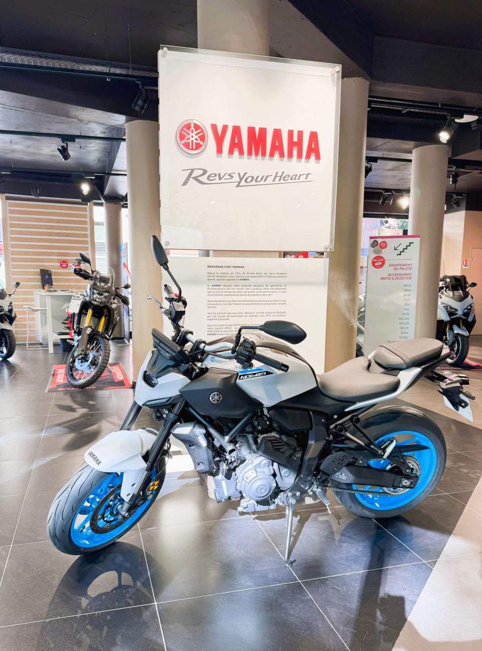 YAMAHA MT-07 Y-AMT 4