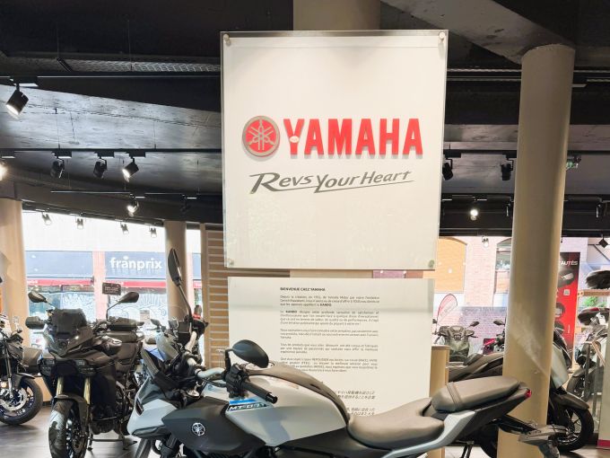 YAMAHA MT-07 Y-AMT 4
