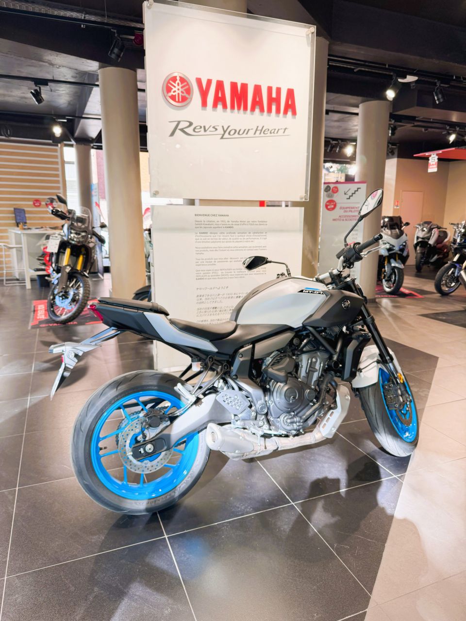YAMAHA MT-07 Y-AMT 4