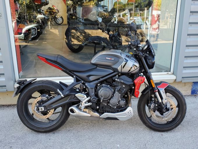 TRIUMPH TRIDENT 660 4