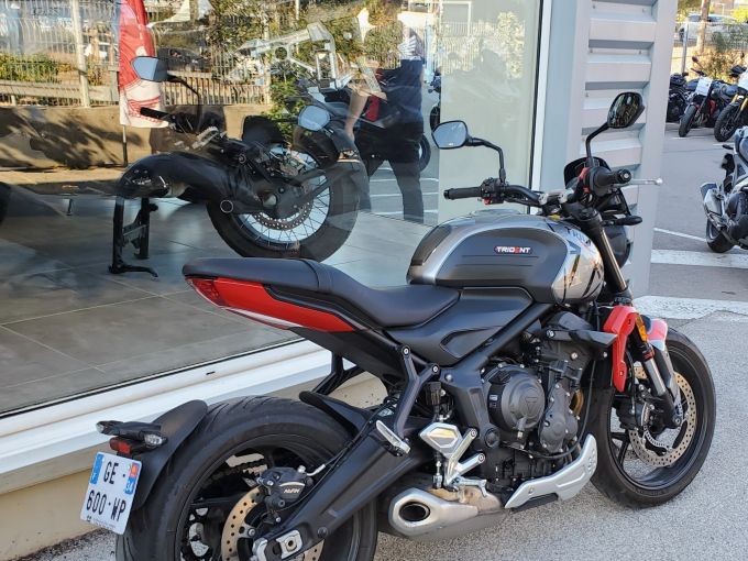 TRIUMPH TRIDENT 660 4
