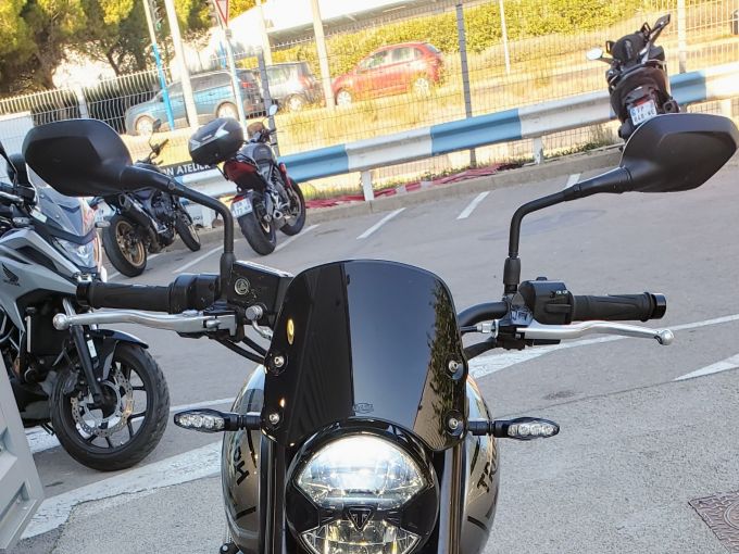 TRIUMPH TRIDENT 660 4