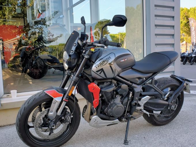 TRIUMPH TRIDENT 660 4