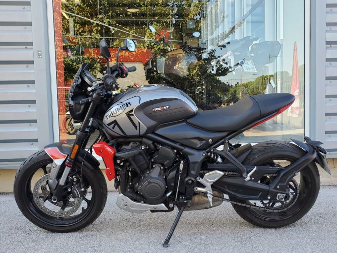 TRIUMPH TRIDENT 660 4