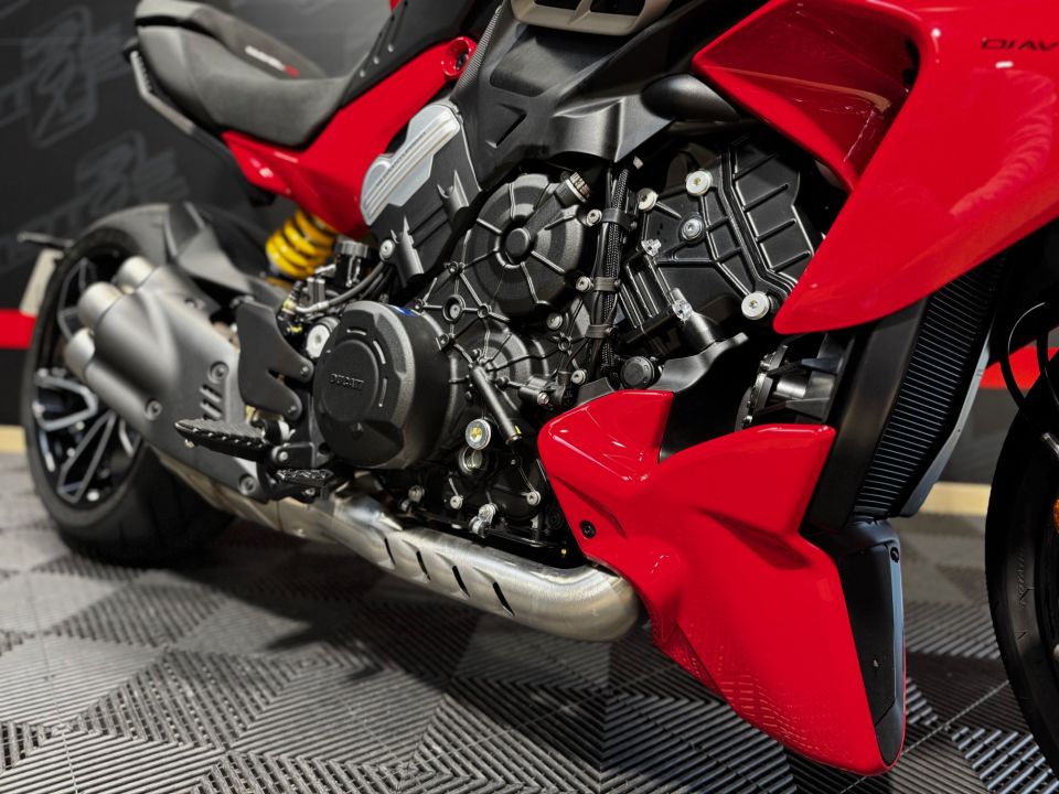 DUCATI DIAVEL V4 4