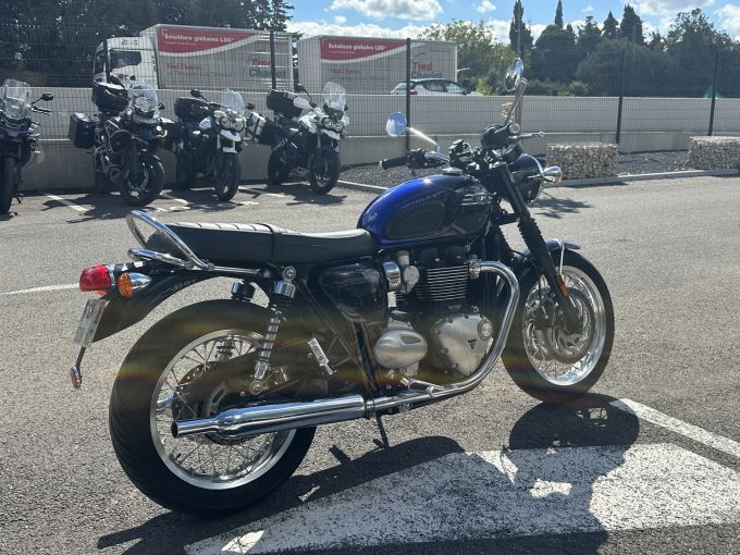 TRIUMPH BONNEVILLE T120 STEALH EDITION 4